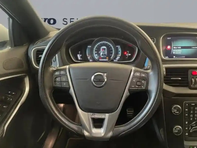 Volvo V40 t2 122ch r-design — photo 12