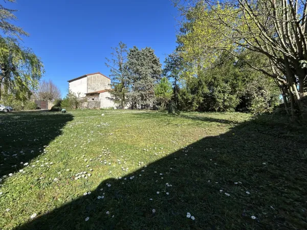 Terrain 830 m²