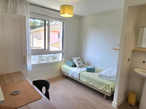 Chambre meublée avec sdb privative