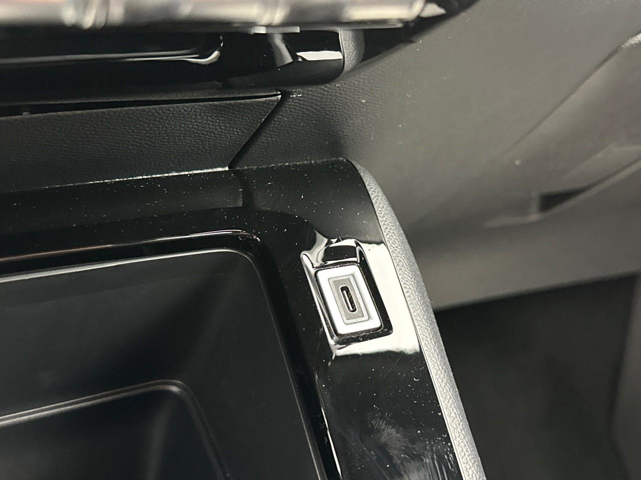 Peugeot 2008 hybrid 145 e-dcs6 style — photo 28