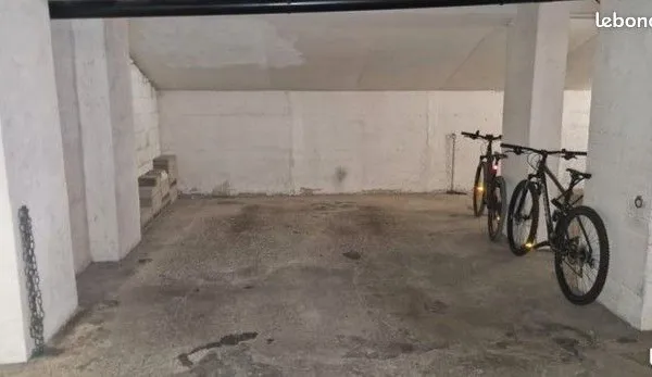 PARKING GRAND à VENDRE