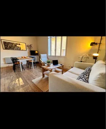 Superbe duplex avec terrasse — Rue Banasterie (Avignon Centre)