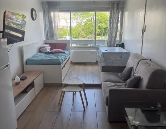Location studio cabine climatise avec internet - residence les floralies 1