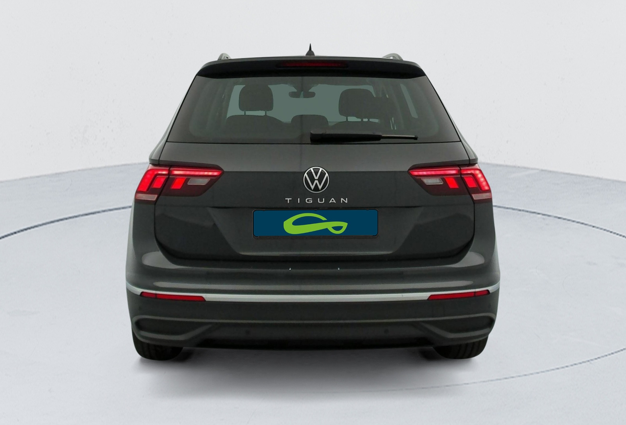 Volkswagen Tiguan — photo 4