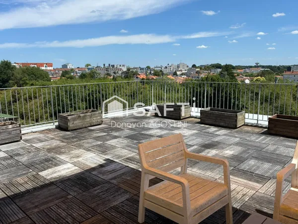 Dernier étage avec terrasse exceptionnelle de 48 m²
