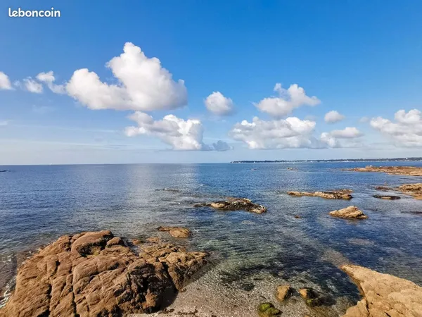 T2 MEUBLÉ 51 m² AVEC VUE MER - CORNICHE DE CONCARNEAU - GARAGE - TOUT COMPRIS