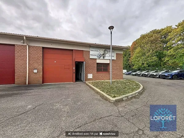 Local d'activité 148 m²
