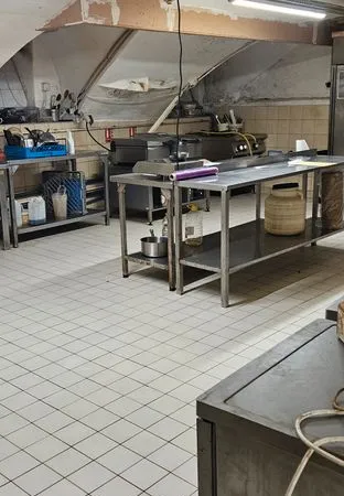 Cuisine professionnelle équipée / dark kitchen à louer