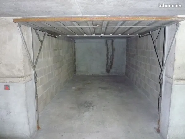 Garage fermé 12 m² Villeurbanne (Racine- Tolstoï)