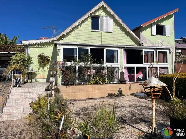 FABIEN TEKA IMMO vous propose une maison F6 à la vente à proximité du village de la Plaine des Palmi