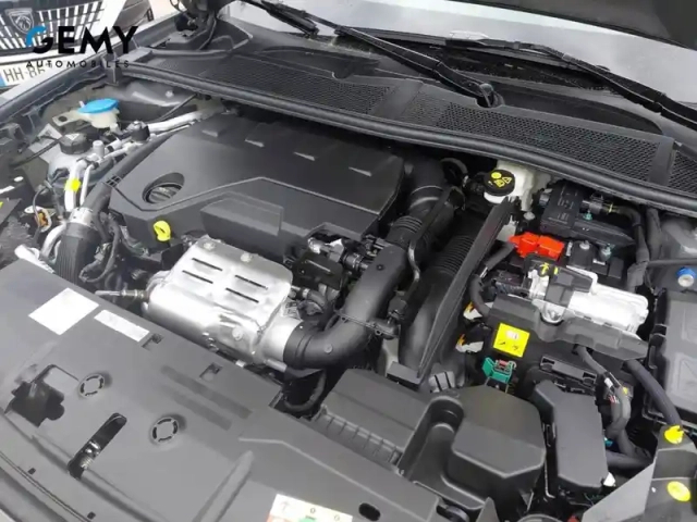 Peugeot 408 plug-in hybrid 240 ch e-dcs7 — photo 15