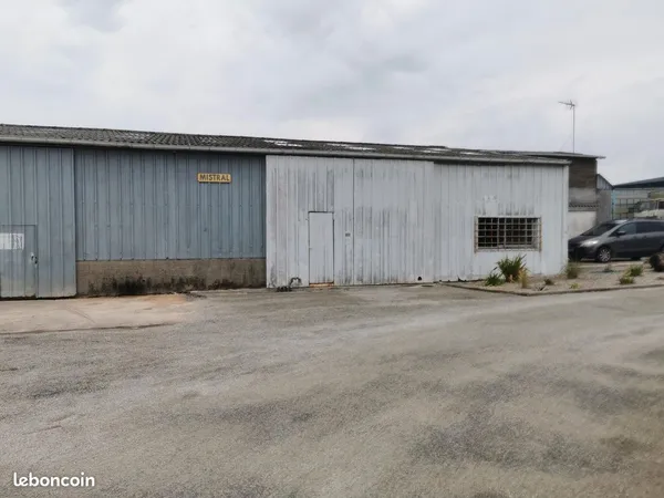 Box, atelier, garde-meuble, entrepôt artisan - Vannes Nord - 40m²