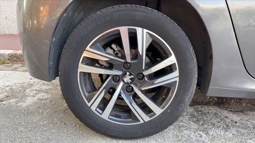 Peugeot 208 1.2 PureTech 100 - Allure – 2022 – 90069 km – Essence – Boîte Manuelle — photo 29