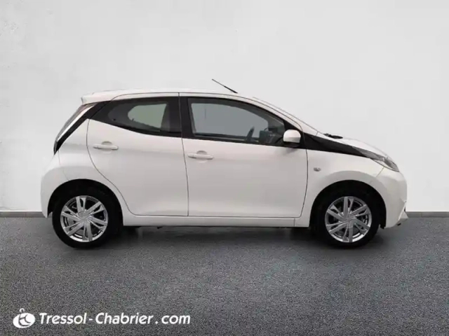Toyota Aygo 1.0 vvt-i x-play — photo 6