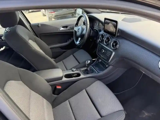 Mercedes Gla 180 intuition — photo 10