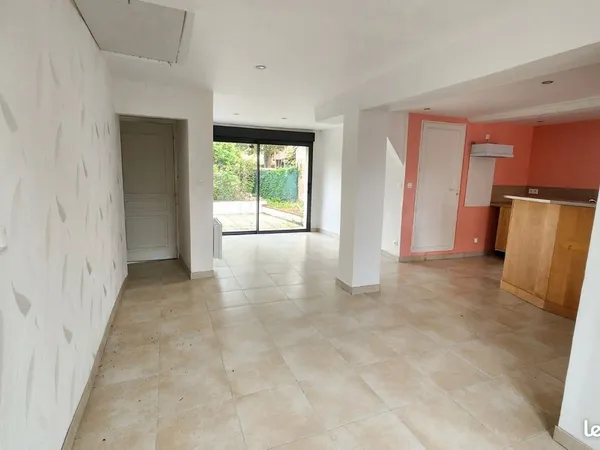 Courtalain - Plain-pied 67 m², 2 chambres, jardin et terrasse