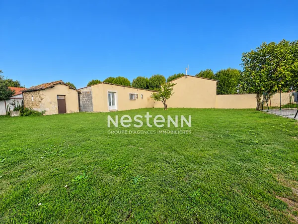 A VENDRE - TERRAIN CONSTRUCTIBLE AVEC MAISON - LAPALUD - AU CALME
