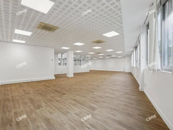 Bureau 323 m²
