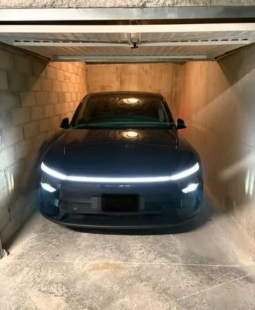 Garage/Box fermé avec prise électrique renforcée - Ferney-Voltaire
