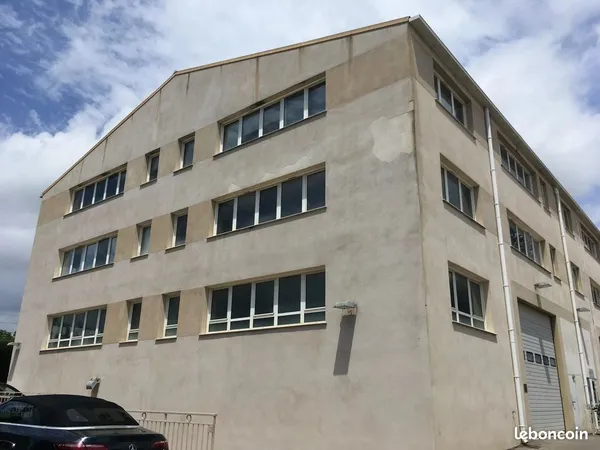 Bureaux 64 m² Mougins
