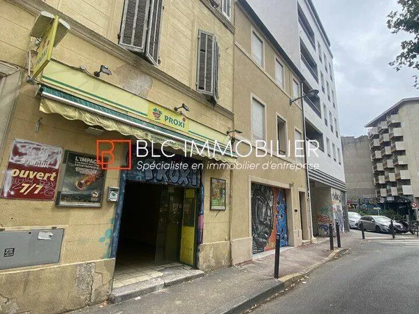 Local commercial 1 pièce 60 m²