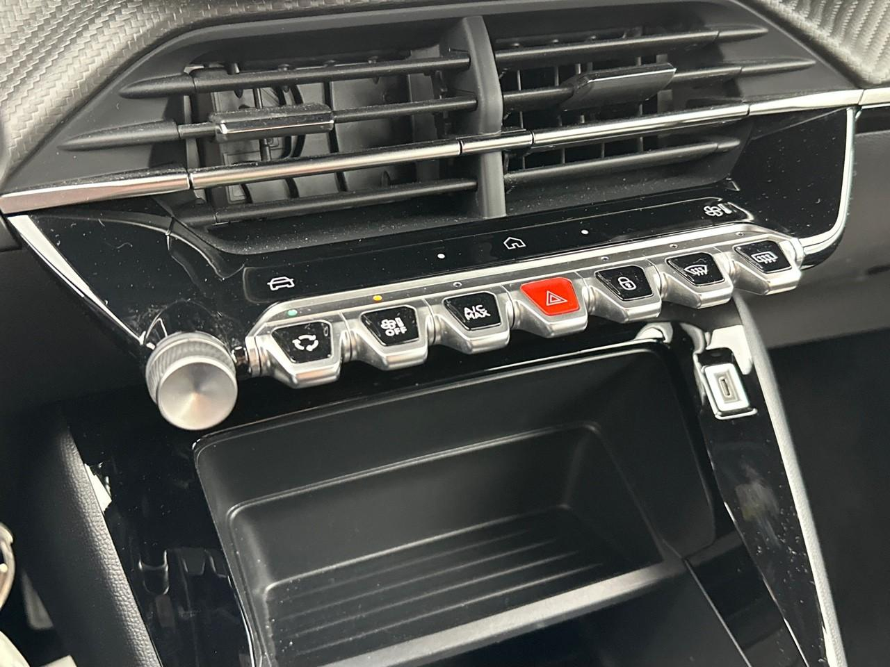 Peugeot 2008 hybrid 145 e-dcs6 style — photo 27