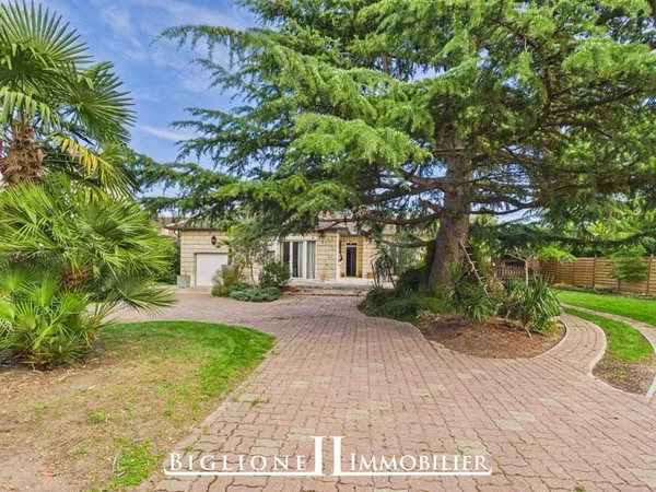 Maison 8 pièces 267 m²