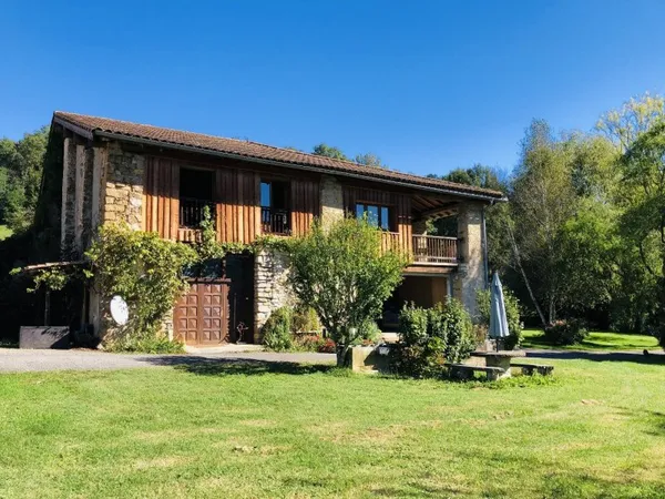 Ancien corps de ferme sur 2Ha9 , La Bastide de Serou 09240