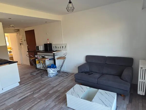Chambre en colocation dans APPARTEMENT MEUBLÉ DE 4 PIÈCES AVEC BALCON