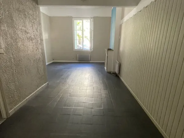 A louer - Local professionnel de 42 m2 - Avenue Gambetta Hyères