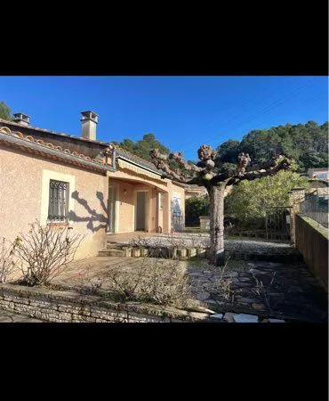 Maison de plain-pied près du bourg