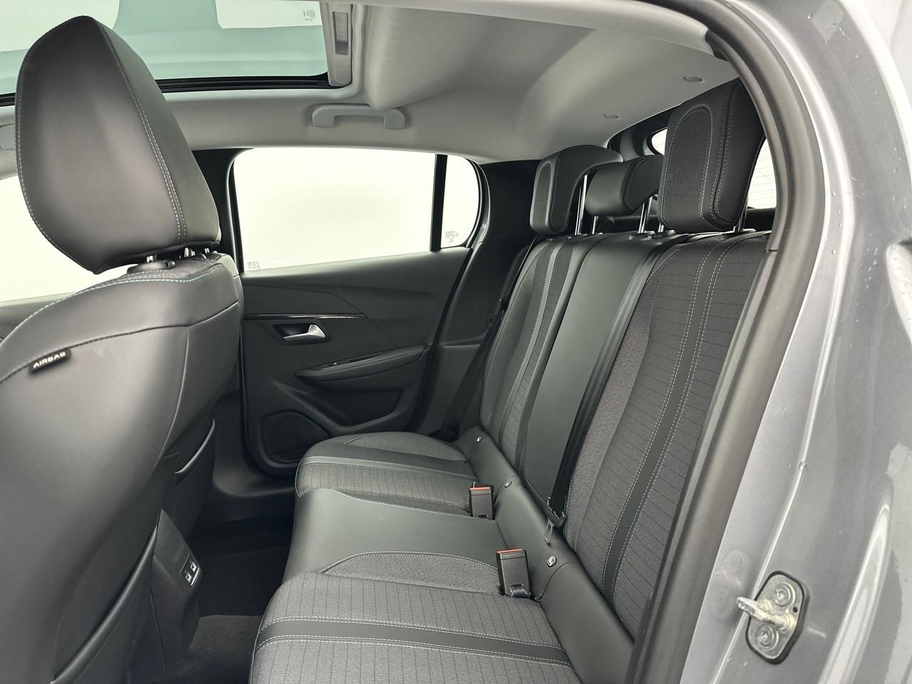 Peugeot 208 puretech 100 s&s eat8 allure — photo 12