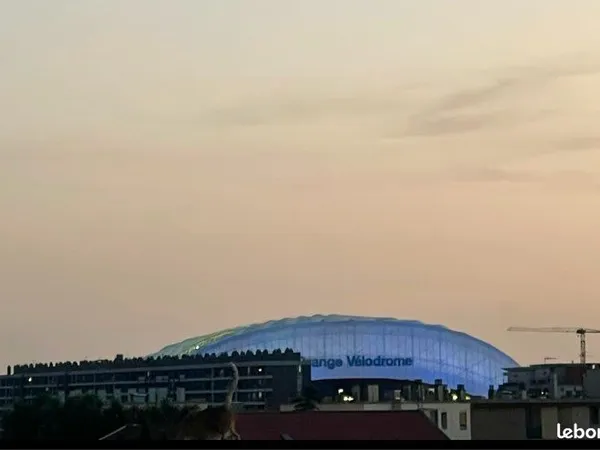 Logement jolie vue sur stade Vélodrome et montagnes . TYPE T2/3 neuf