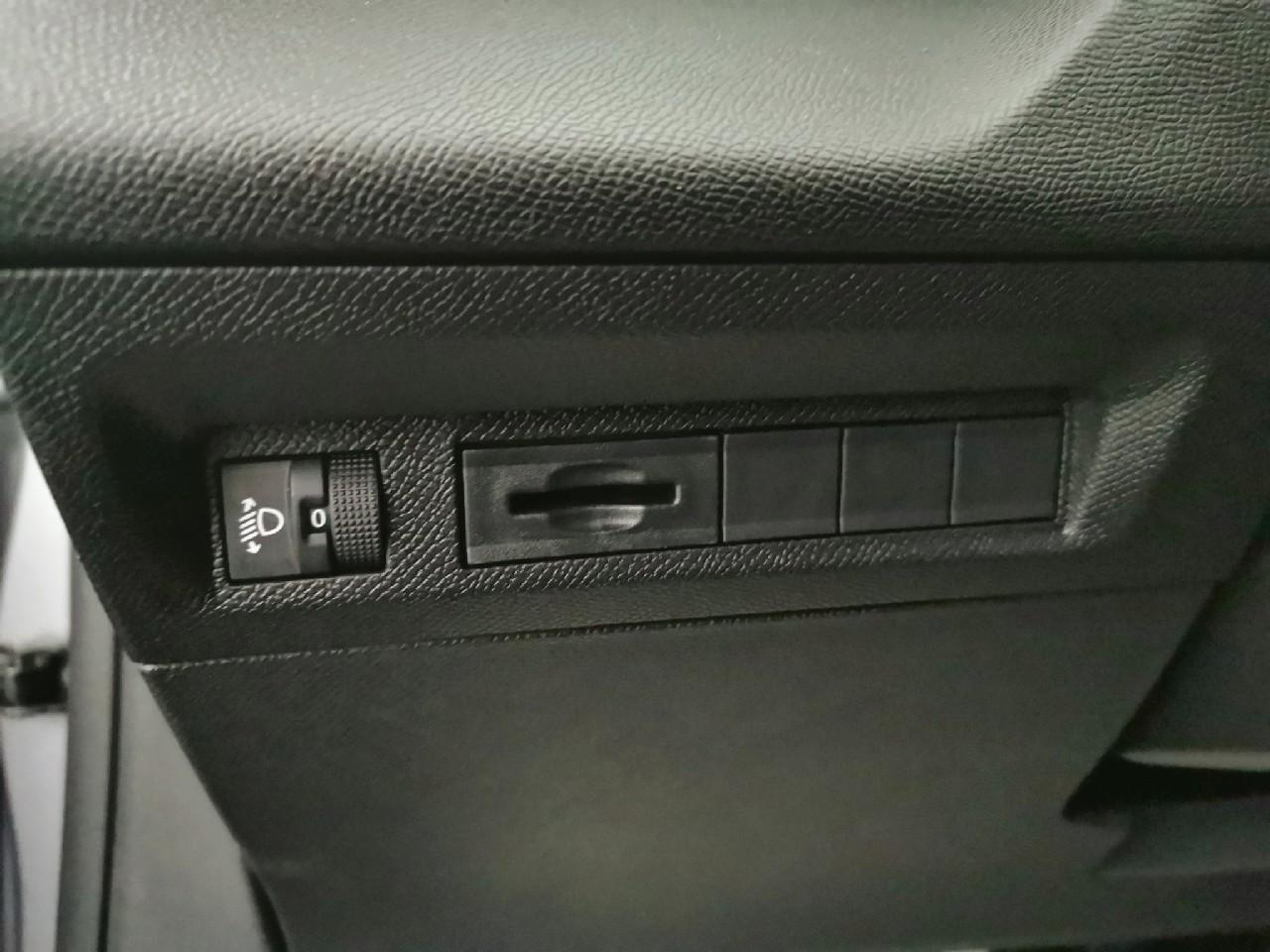 Peugeot 308 hybrid 145 e-dcs6 style — photo 27
