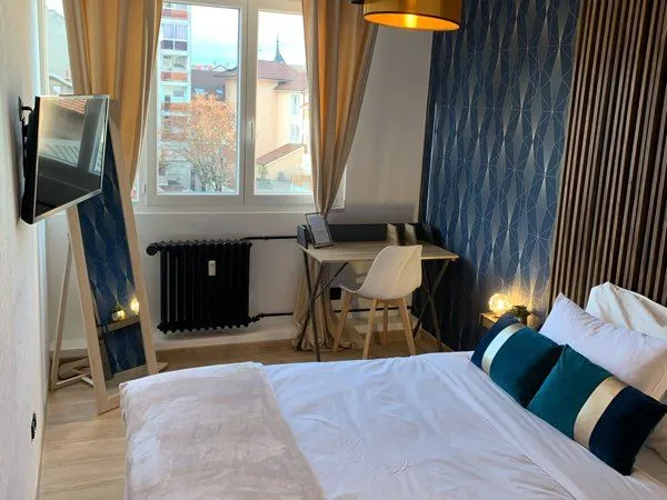COLOCATION HAUT DE GAMME À ANNEMASSE : Chambre avec SALLE DE BAIN PRIVATIVE (Proche Genève