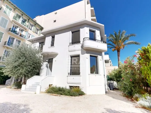 NICE - PROMENADE DES ANGLAIS : IMMEUBLE SUR 3 NIVEAUX DE 250M²
