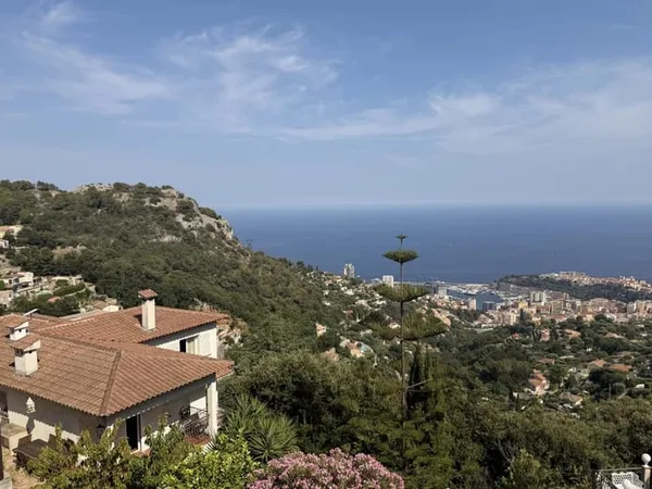 Majestueuse villa avec vue mer à La Turbie