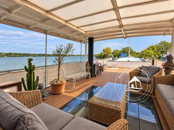 Péniche 5 pièces 230 m²