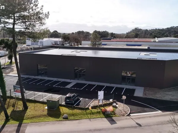 Local commercial 330 m²