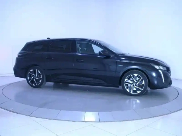 Peugeot 308 sw phev 180 e-eat8 — photo 24