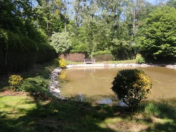 Terrain de 2130 m2 dont 900 m2 d eau