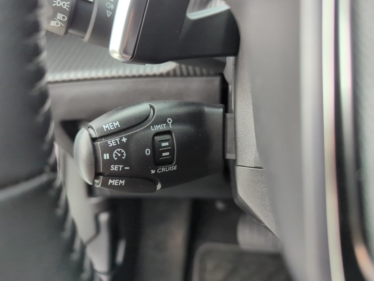 Peugeot 2008 puretech 130 s&s eat8 allure pack — photo 27
