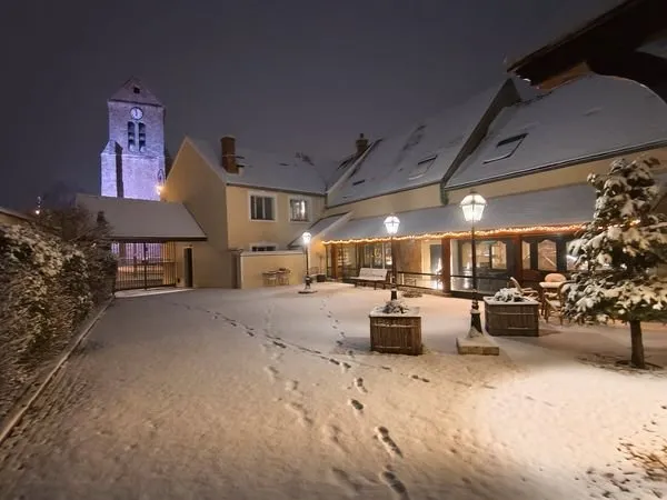 Domaine de charme pour investisseur ( locaux / bureaux / appartements / boutiques / restaurant )