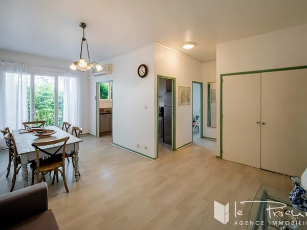 Proche centre Albi, quartier Belle-vue. Appartement 2 pièces avec terrasse, cave et stationnement.