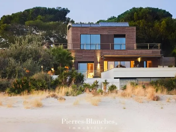 Maison 8 pièces 477 m²