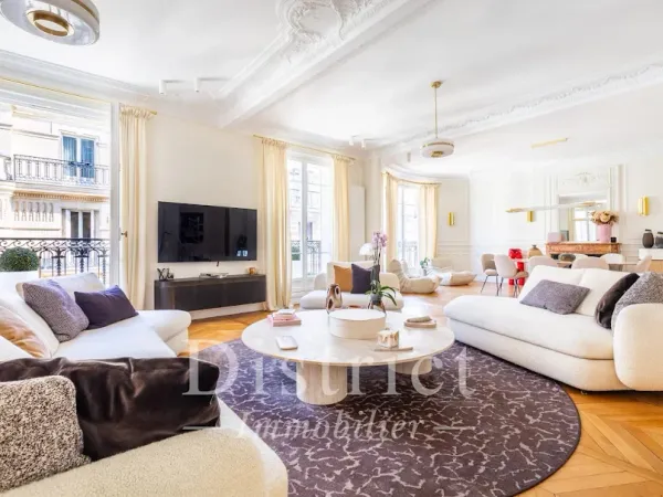 Appartement 6 pièces 181 m²