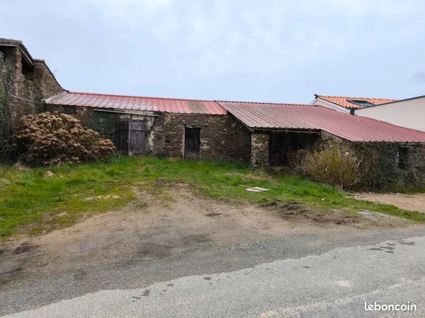 Divatte sur loire - batiment a renover en habitation - parcelle de 430 m²
