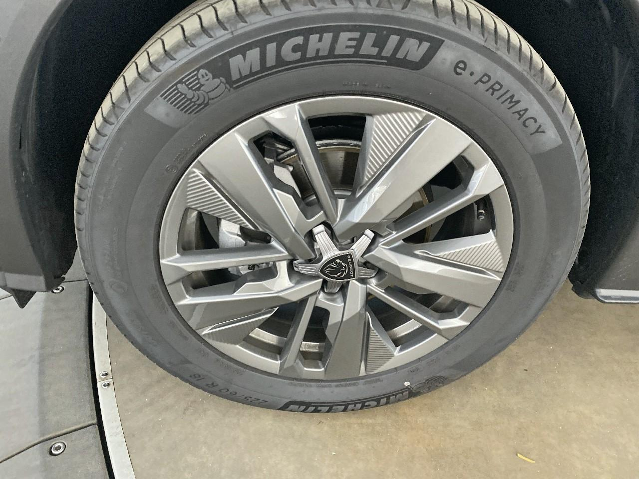 Peugeot 5008 hybrid 145 ch e-dcs6 allure — photo 11