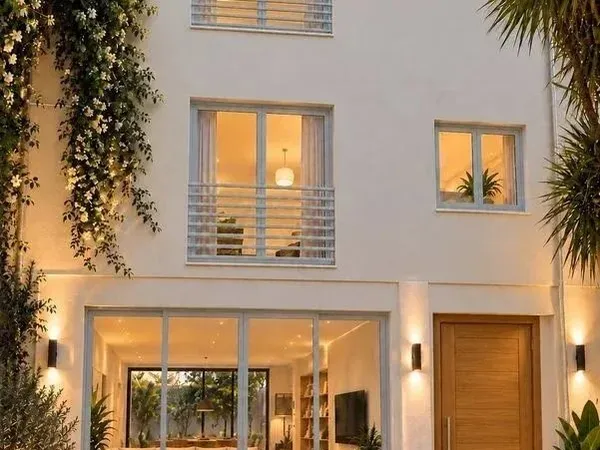 Vends maison - 300 m² - 7 pièces, 3 chambres - Marseille 8Ème 13008