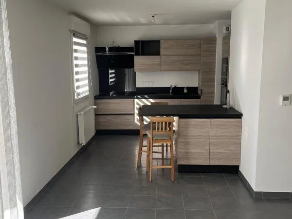 F2 Yutz 50 m2 et terrasse 50 m2 face à Aldi